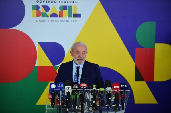 正规炒股配资 卢拉谈美国关税威胁：“无法接受的讹诈”